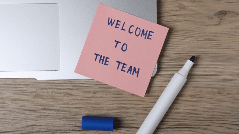 a sticky note that says welcome to the team